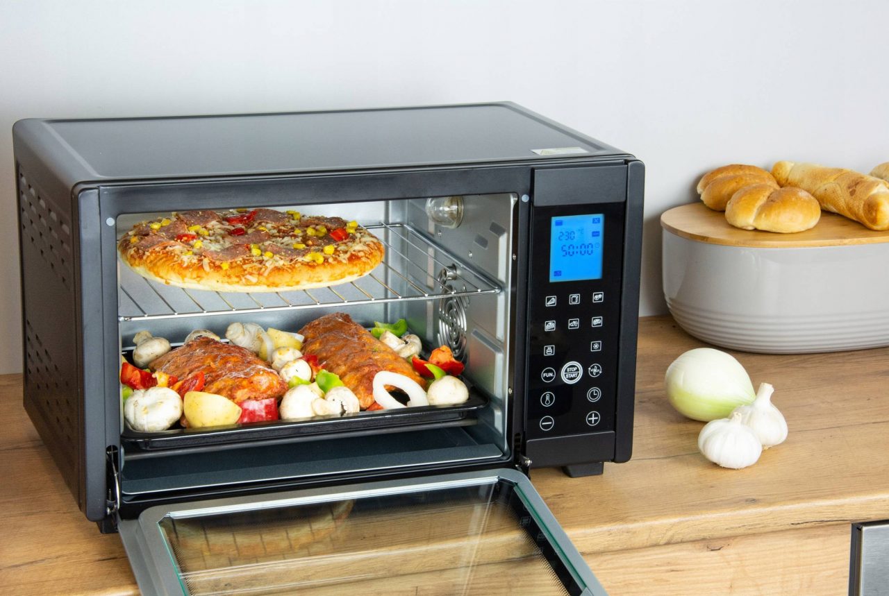 El horno de convección permite calentar la comida directamente en la placa