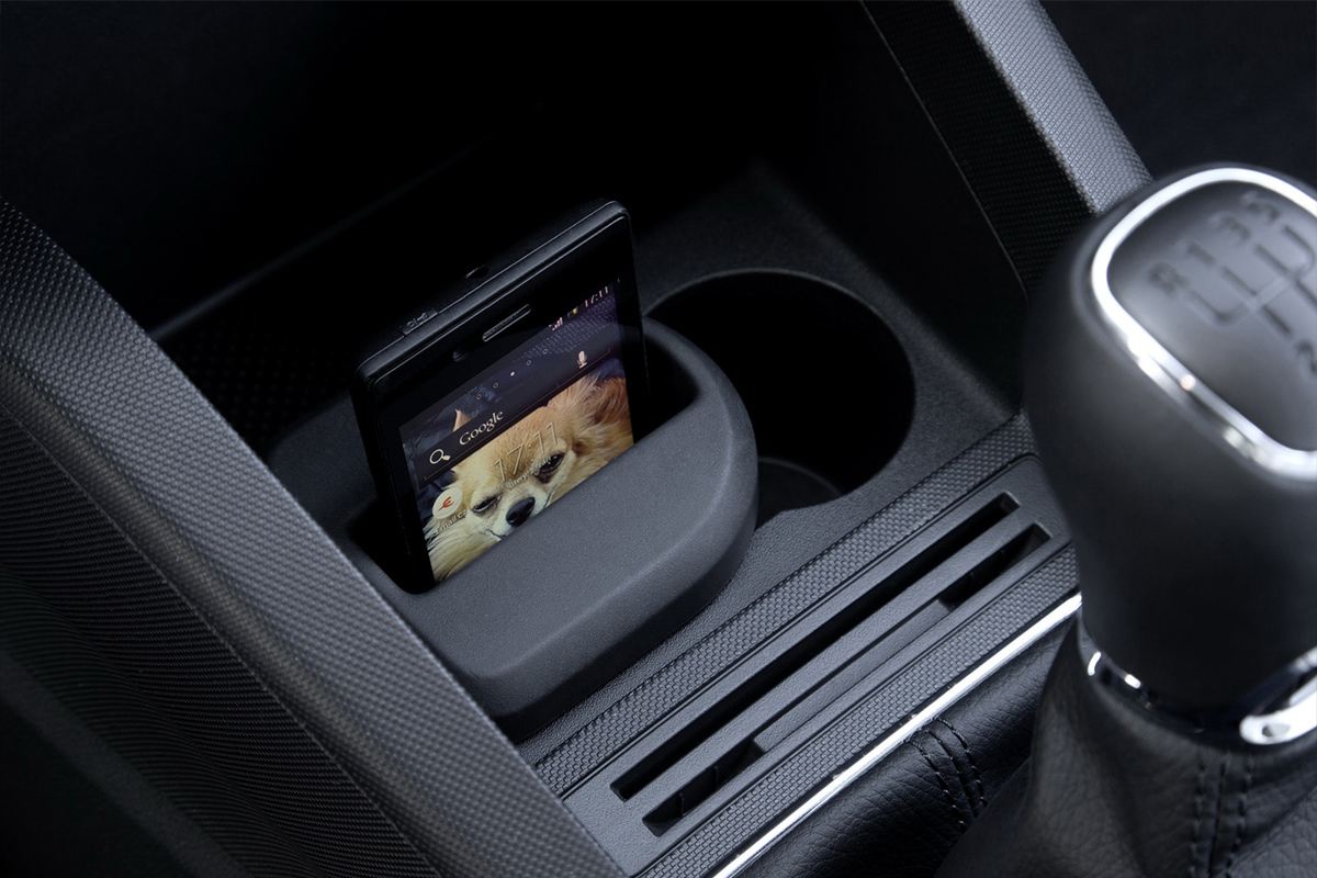 No es necesario tenerlos en la mano para cometer una infracción