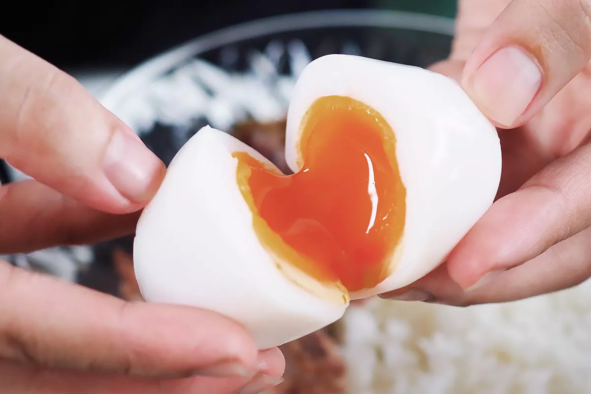 Como subrayaron Bartosz Fiałek y los propios autores del estudio, los resultados del estudio no demuestran que los huevos protejan contra el deterioro cognitivo.