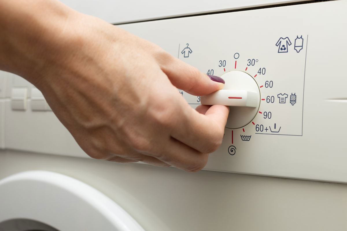 El debate sobre la temperatura óptima para lavar la ropa de cama lleva años dividiendo tanto a los médicos como a los fabricantes de detergentes.