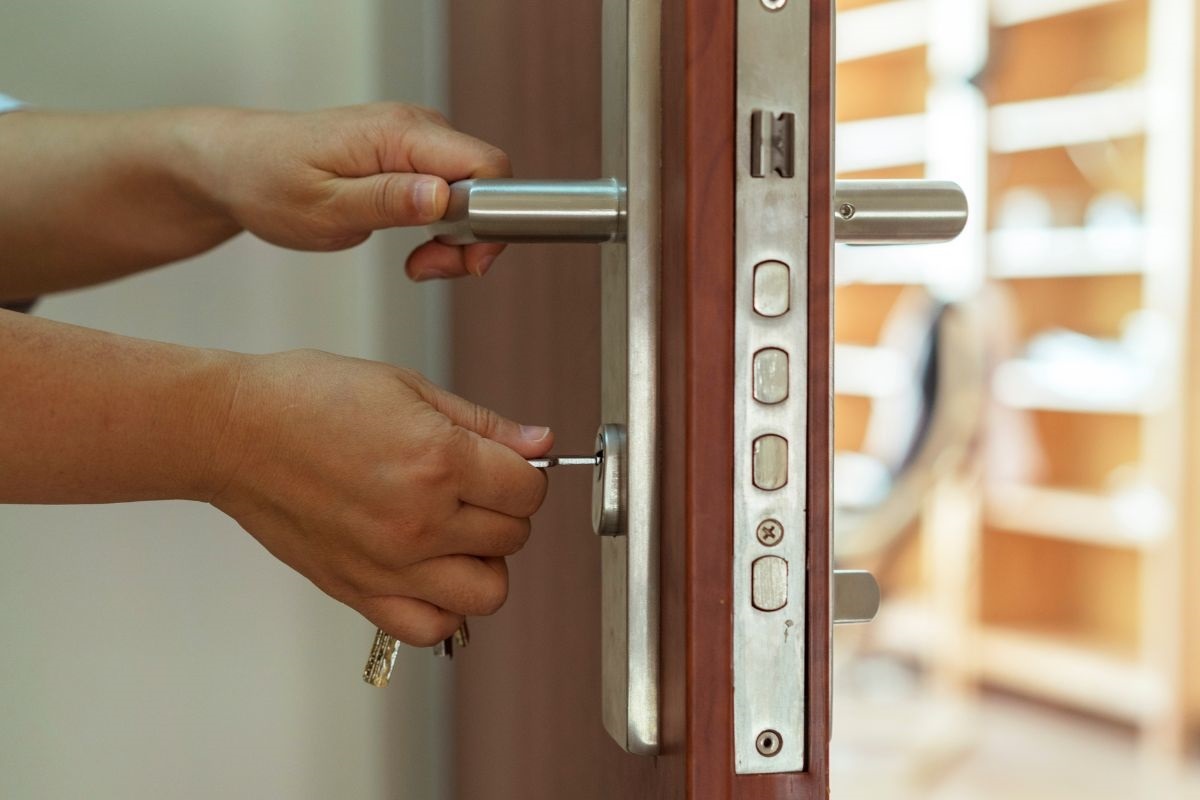 El papel de aluminio no te protegerá de los ladrones, así que cierra la puerta con llave
