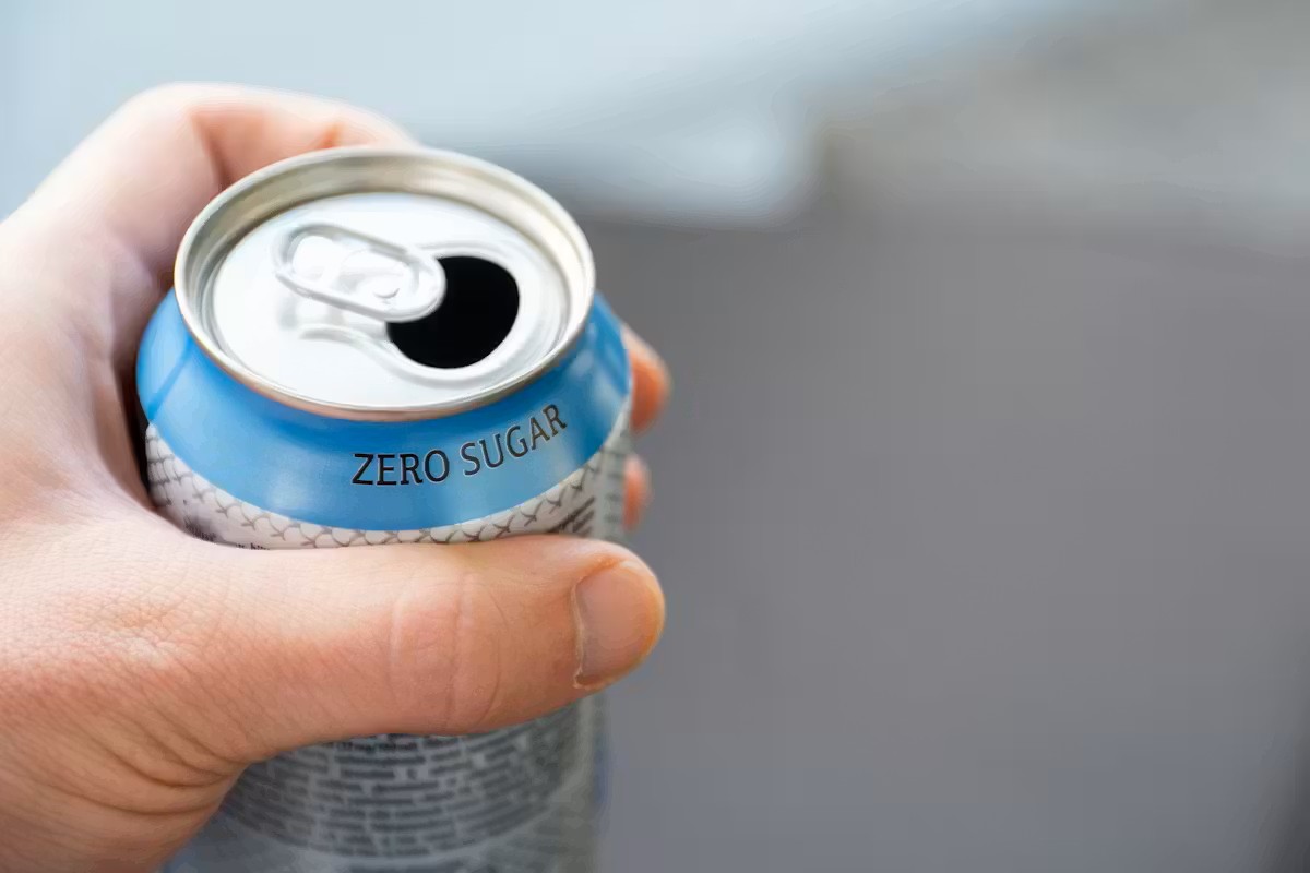 Las bebidas dietéticas suelen contener fosfatos y edulcorantes que se metabolizan en los riñones