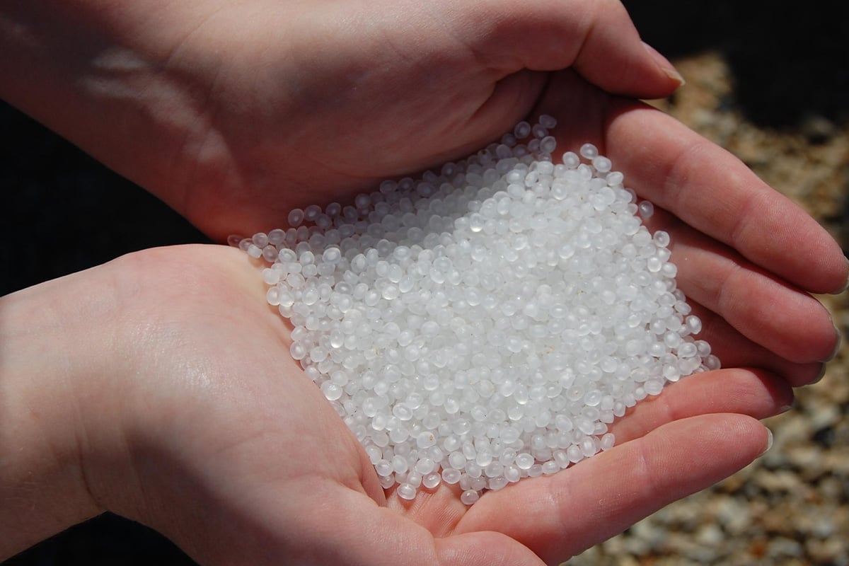 Material cristalino blanco procedente de bolsas desecantes