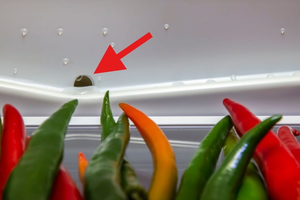 agujero de drenaje en el frigorífico