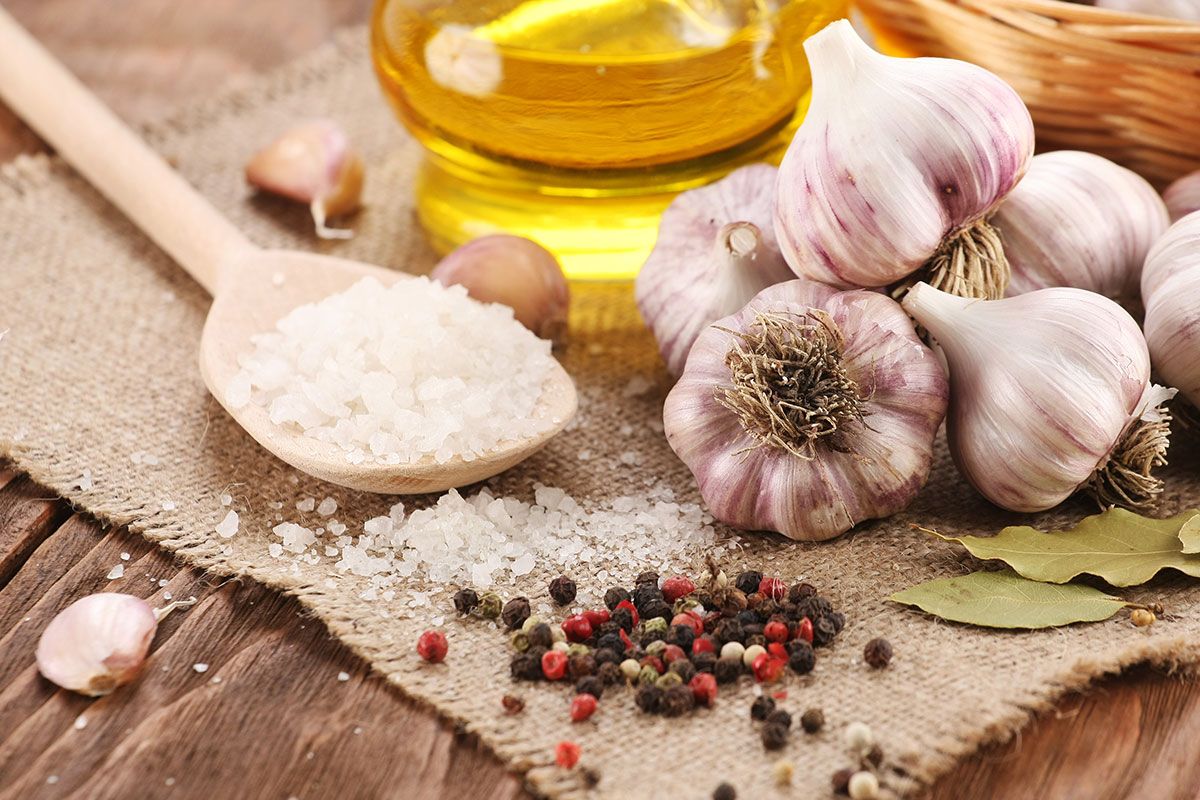 En lugar de sal, añada ajo a los platos