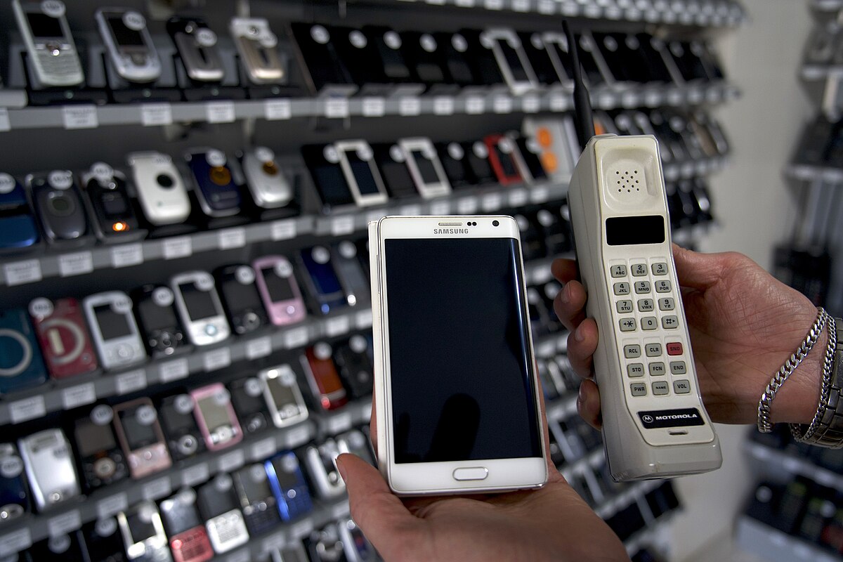 el primer teléfono inalámbrico y el teléfono moderno